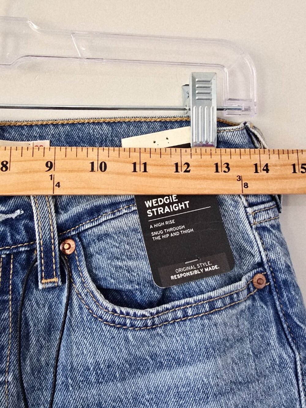 Levi's Premium Wedgie Straight Cropped Jeans 28 Light Wash NWT - Picture 7 of 9